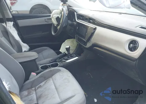 2018 Toyota Corolla Le z USA, uszkodzony, nr VIN 5YFBURHE5JP792932